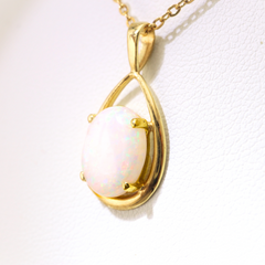 Handmade Australian Solid Coober Pedy Opal Pendant Necklace in 18k Gold
